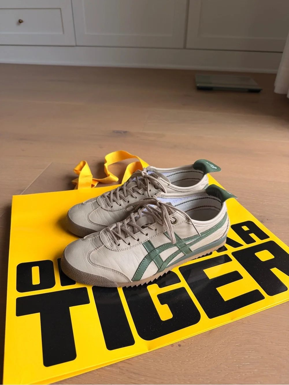Onitsuka Tiger Mexico 66 Beige Grass Green Leather Sneakers Japan 23.5 W6.5